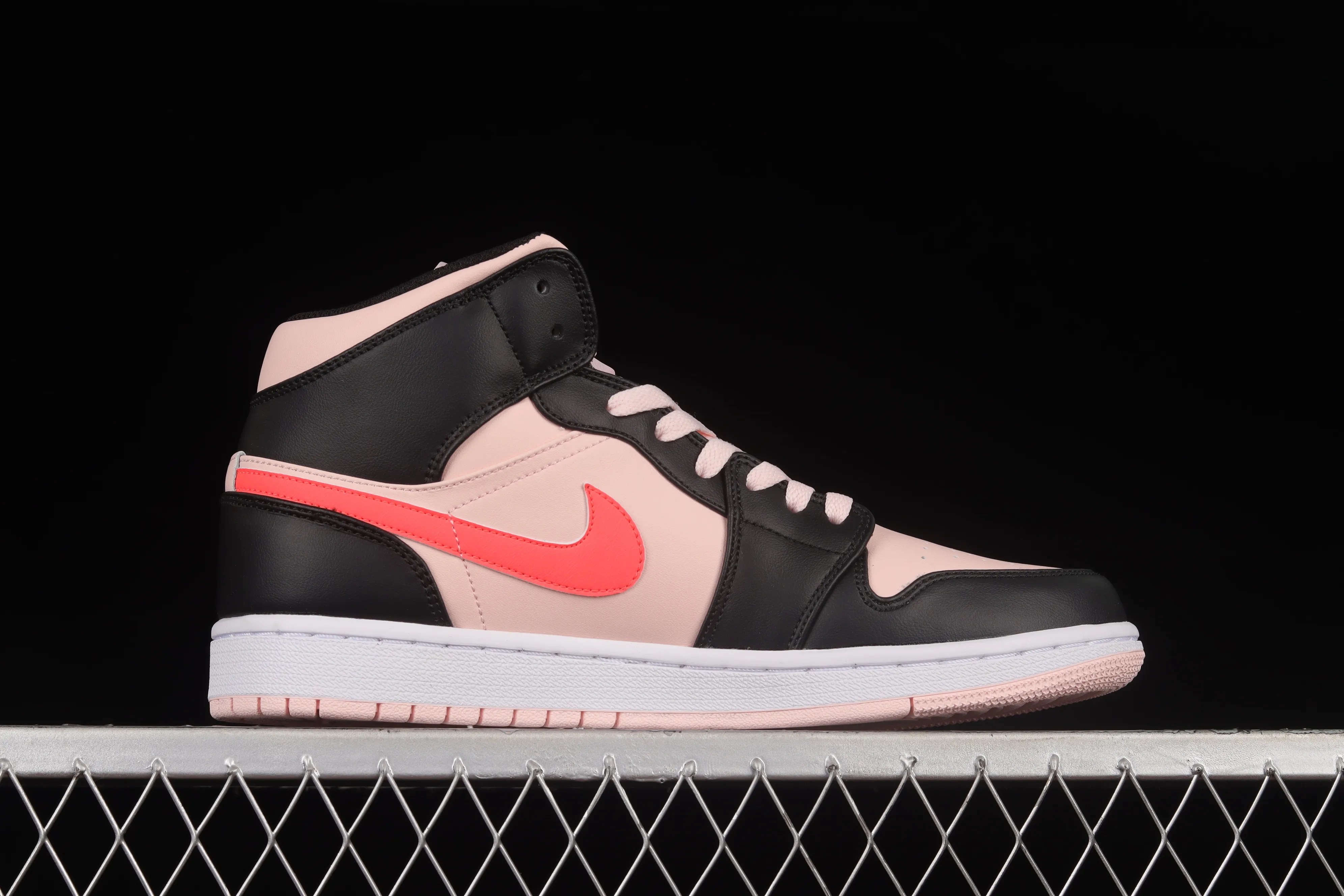 All categories Air Jordan Jordan series basketball shoes Air Jordan 1 Mid Air Jordan 1 Mid AJ1 Joe 1 black powder mid-top retro basketball shoes 554725-604